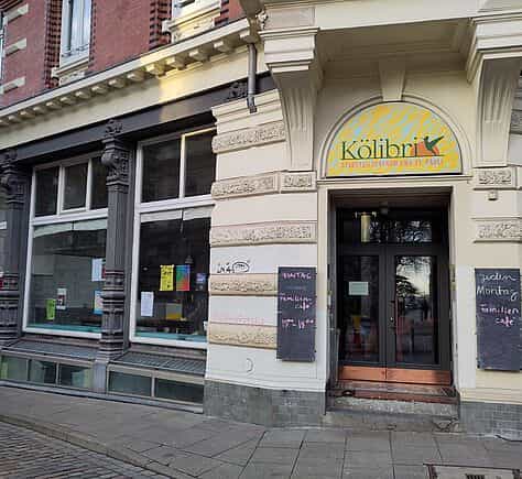 Raum 7 entrance at Kulturhaus Eidelstedt, ideal for casual events and workshops.