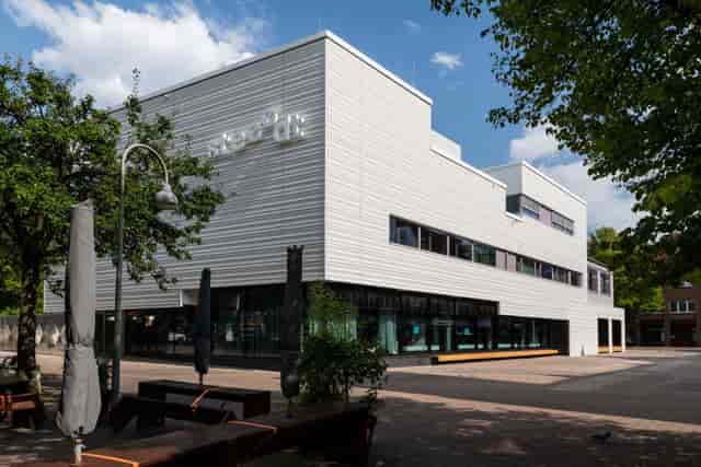 Saal in Kulturhaus Eidelstedt, modern venue with large windows for meetings and events.