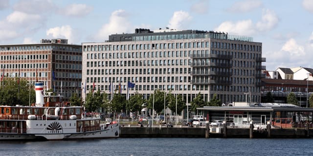 Modern waterfront restaurant at ATLANTIC Hotel Kiel, perfect for events and meetings.