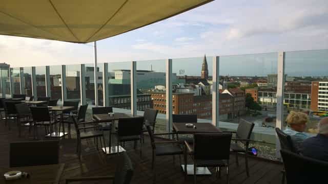 Rooftop bar at Atlantic Hotel Kiel with city view, perfect for corporate events.