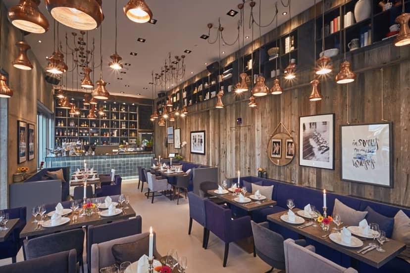 Elegant restaurant terrace in Hamburg for intimate gatherings and corporate events.