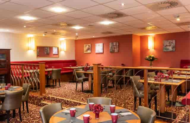 Stylish meeting space in Leonardo Hotel Hamburg for networking events and conferences.