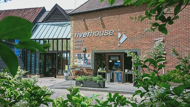 Art center at Riverhouse Barn: modern architecture for workshops and events.