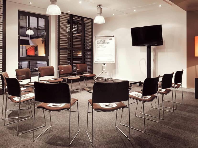 Meeting Room 1 at Gastwerk Hotel Hamburg, featuring circular seating for interactive sessions.