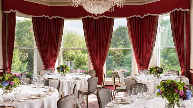 Elegant banquet setting in The Shelbourne, ideal for weddings and corporate events.