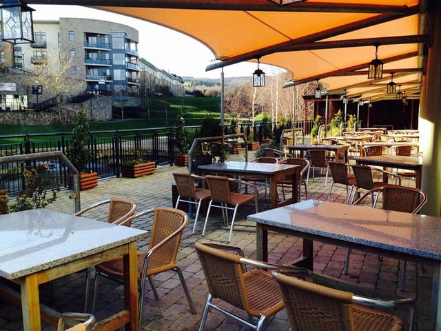 Spacious outdoor garden venue at Parkview Hotel for vibrant daytime events.