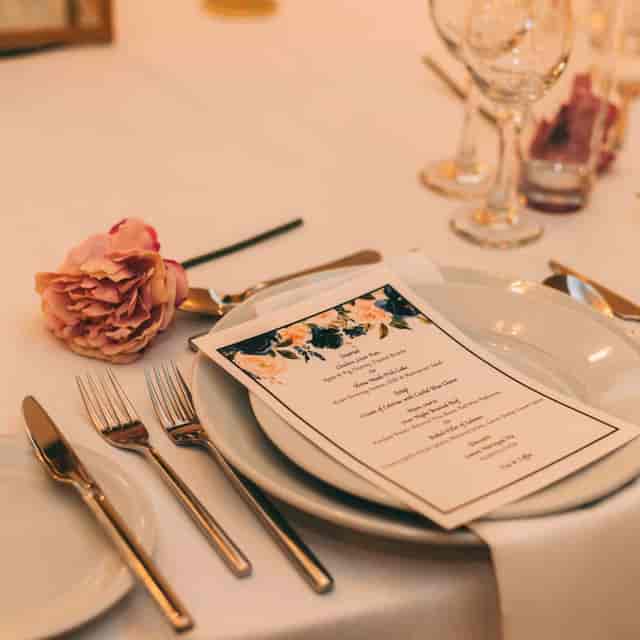 Elegant wedding dining setup with floral accents and polished glassware at Parkview Hotel.