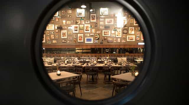 Kitchens Restaurant at Pierdrei Hotel, Hamburg - elegant event space with circular window.