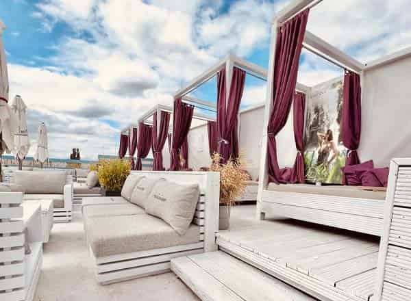 MOON 46
