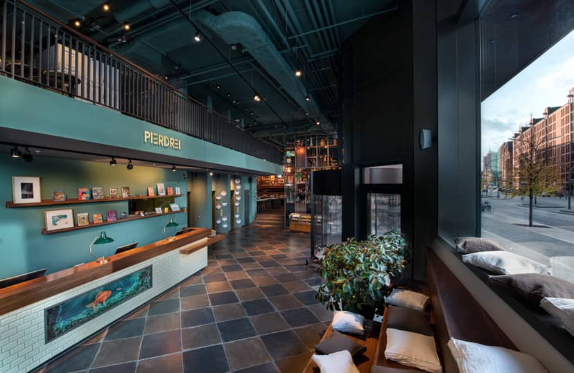 Modern reception area of MOON 46, PIERDREI Hotel, ideal for events and meetings.