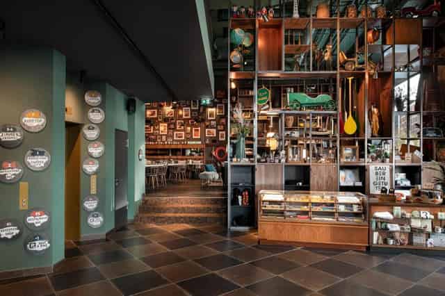 RACKER ROOM