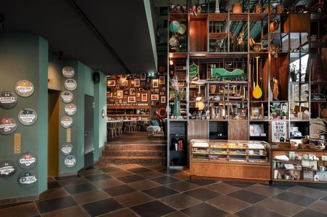 RACKER ROOM