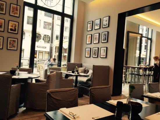 Modern restaurant in AtelierF, perfect for networking events and intimate meetings.