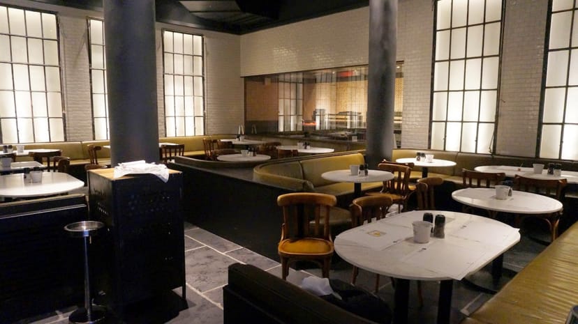 Modern restaurant lounge in AtelierF with industrial-chic decor for events.