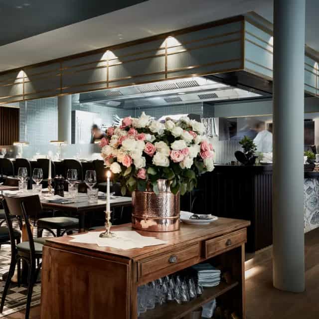 French restaurant private dining Tortue Hamburg roses