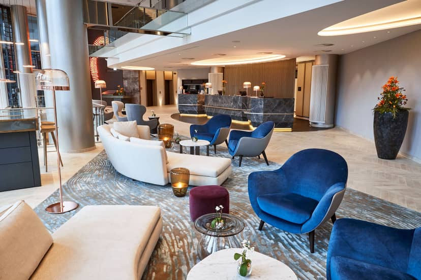 Steigenberger Hotel Hamburg lobby, modern seating, event reception lounge