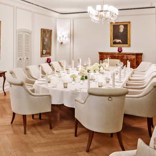 Elegant dining room at Fairmont Hotel, ideal for corporate dinners and exclusive gatherings.