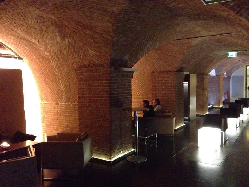 Hamburg hotel bar event brick vaulted reception networking