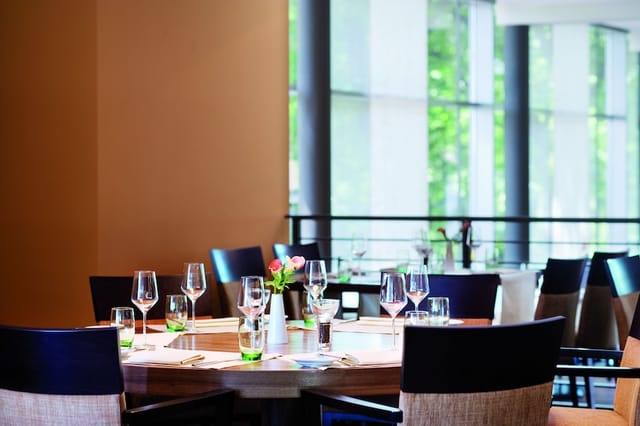 Mövenpick Hamburg restaurant, elegant dining, event venue.