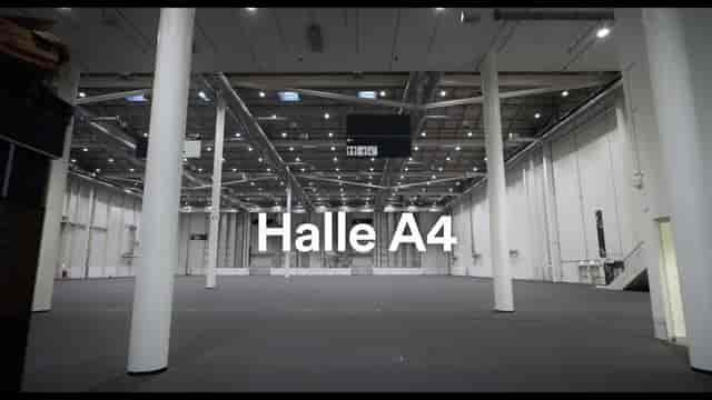 Spacious event hall Halle B3, high ceilings for exhibitions and conferences in Hamburg.