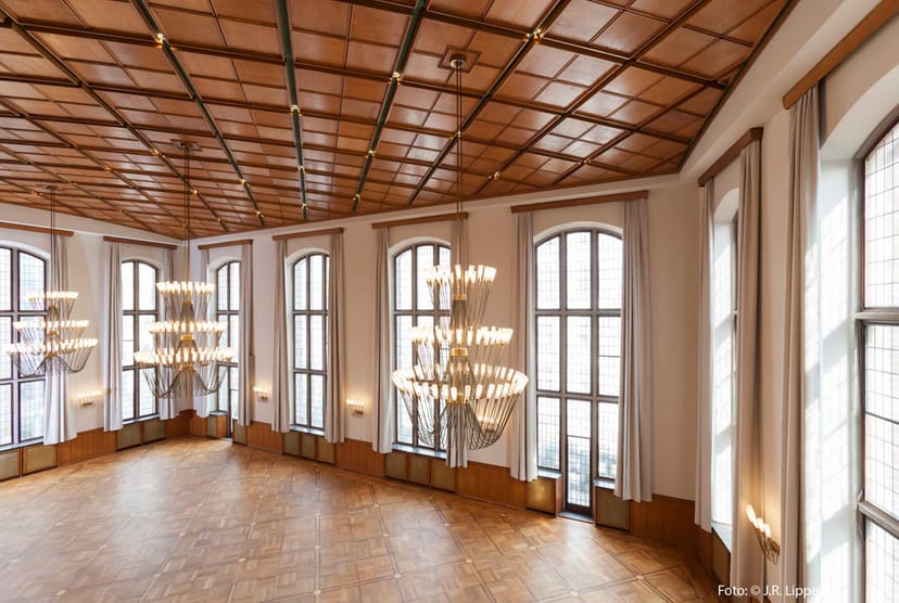 Elegant Reimarus-Saal venue with high ceiling, perfect for weddings and corporate events.