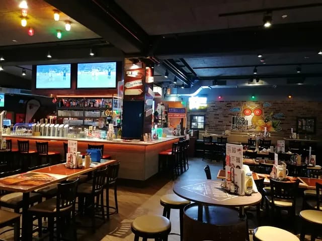 Hooters Hamburg St. Pauli, sports bar, event venue