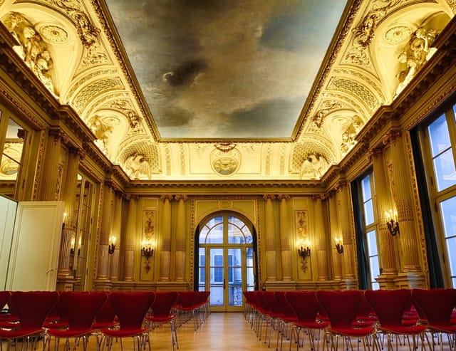 Hamburg ballroom event, ornate ceiling, museum gala, VIP meeting