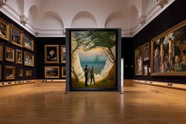 Hamburger Kunsthalle gallery reception, art event.