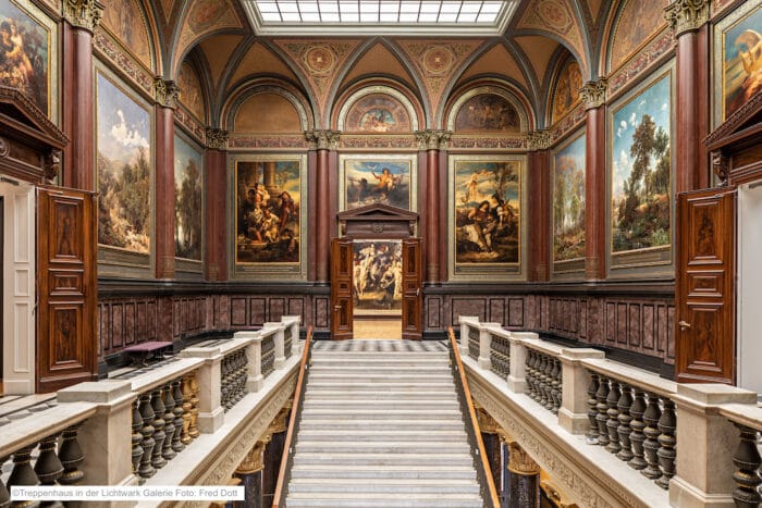 Hamburg gala venue, historic staircase, art museum event