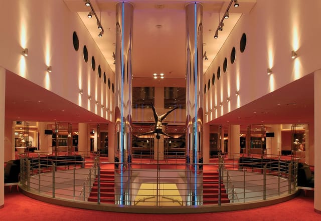 Stage Theater Hafen atrium reception, gala, sculpture