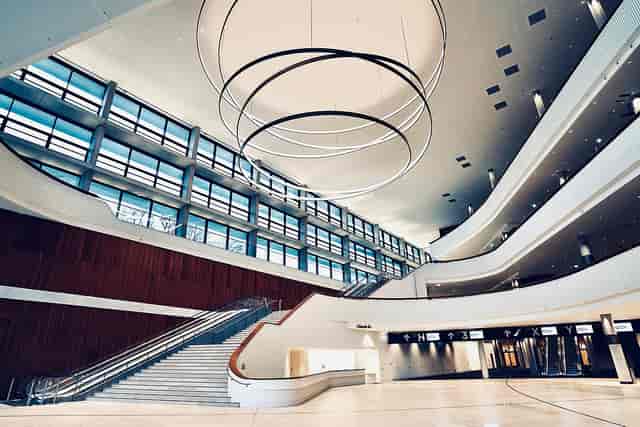 Hamburg convention atrium, modern, natural light, event, meeting