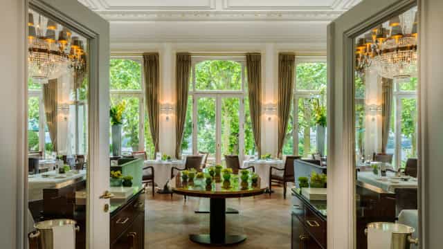 Jacobs Stüberl corporate event greenery elegant dining