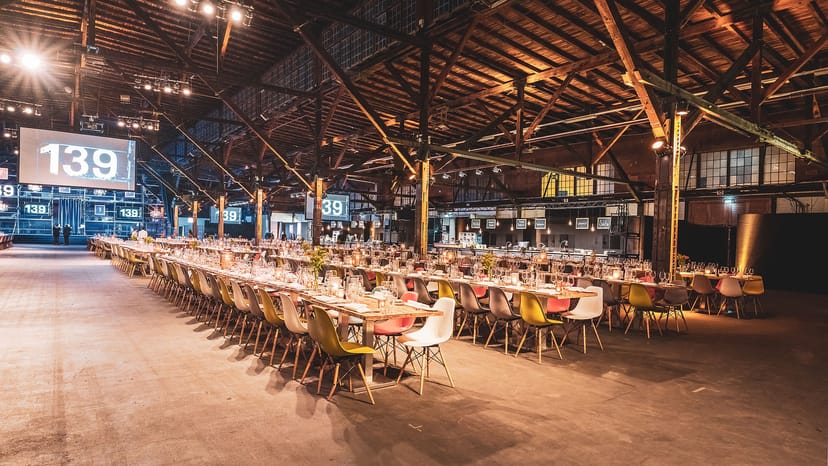 Schuppen 52 banquet: industrial hall, colorful chairs, gala, reception