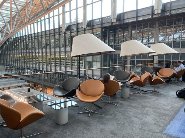 Hamburg Airport VIP lounge, modern, networking event