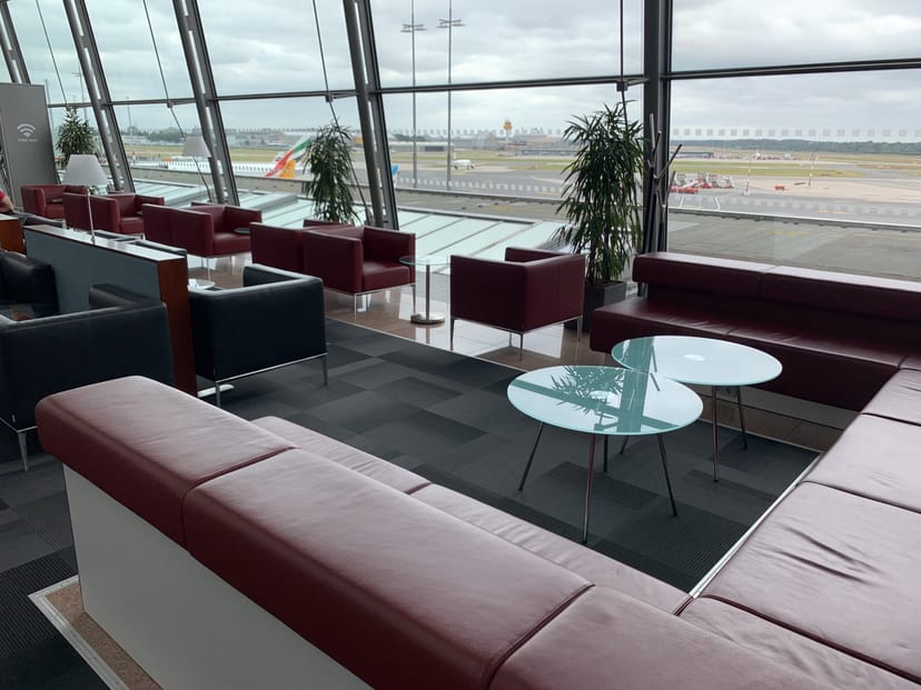 Hamburg Airport Lounge: VIP meetings, runway view