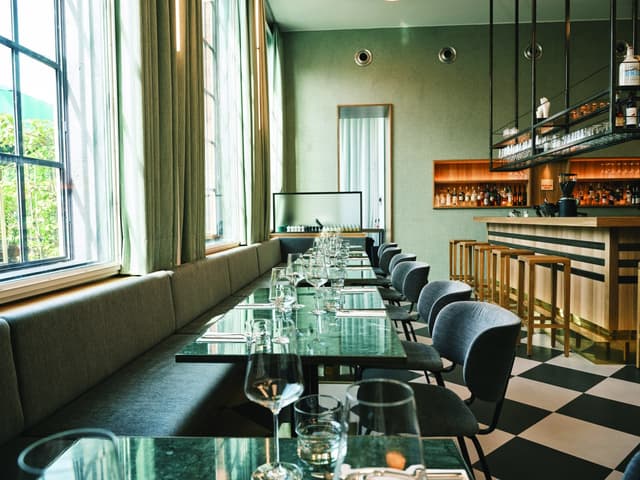 bar