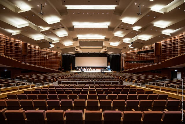 CCH Hamburg conference hall, tiered seating, screen, event venue