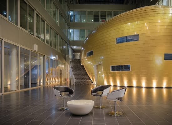 KLU Elphi Lounge: Modern atrium, statement feature, conference venue