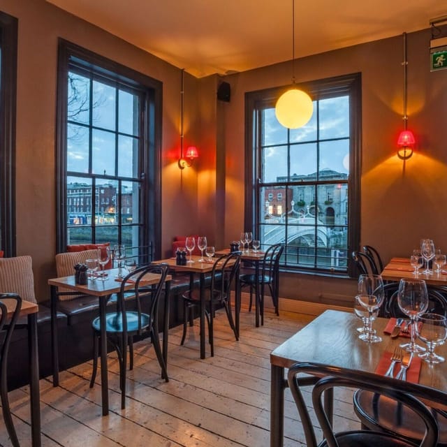 Private dining venue, waterside view, event space, London