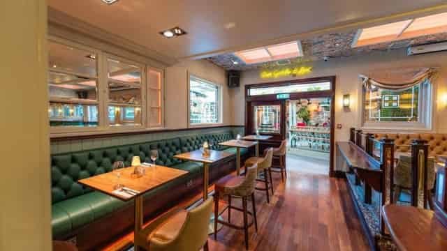 Cocktail bar