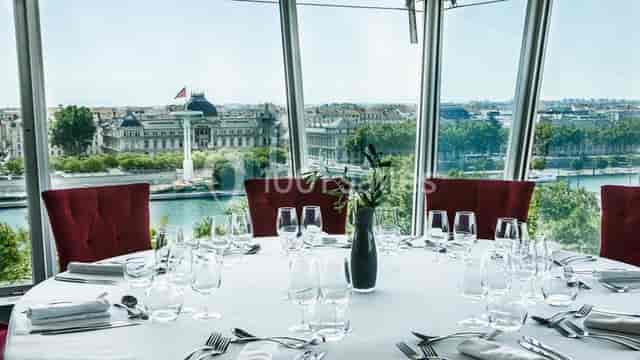 Elegant dining table with polished glassware at Sofitel Lyon Bellecour for corporate events.