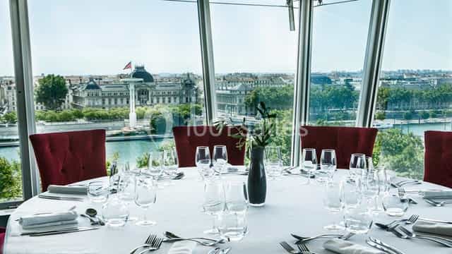Elegant dining table with polished glassware at Sofitel Lyon Bellecour for corporate events.