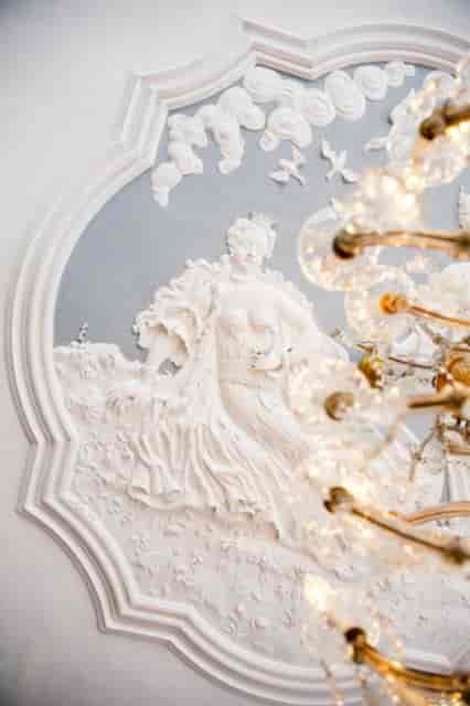Cleopatra Salen, ornate plaster relief, crystal chandelier, gala, historic venue