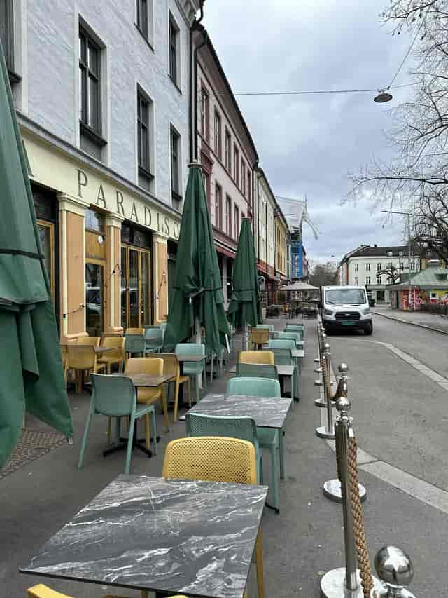 Oslo Villa Paradiso outdoor reception tables umbrellas