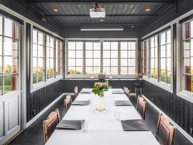 Grefsenkollen Peisestuen: intimate event, wood warmth