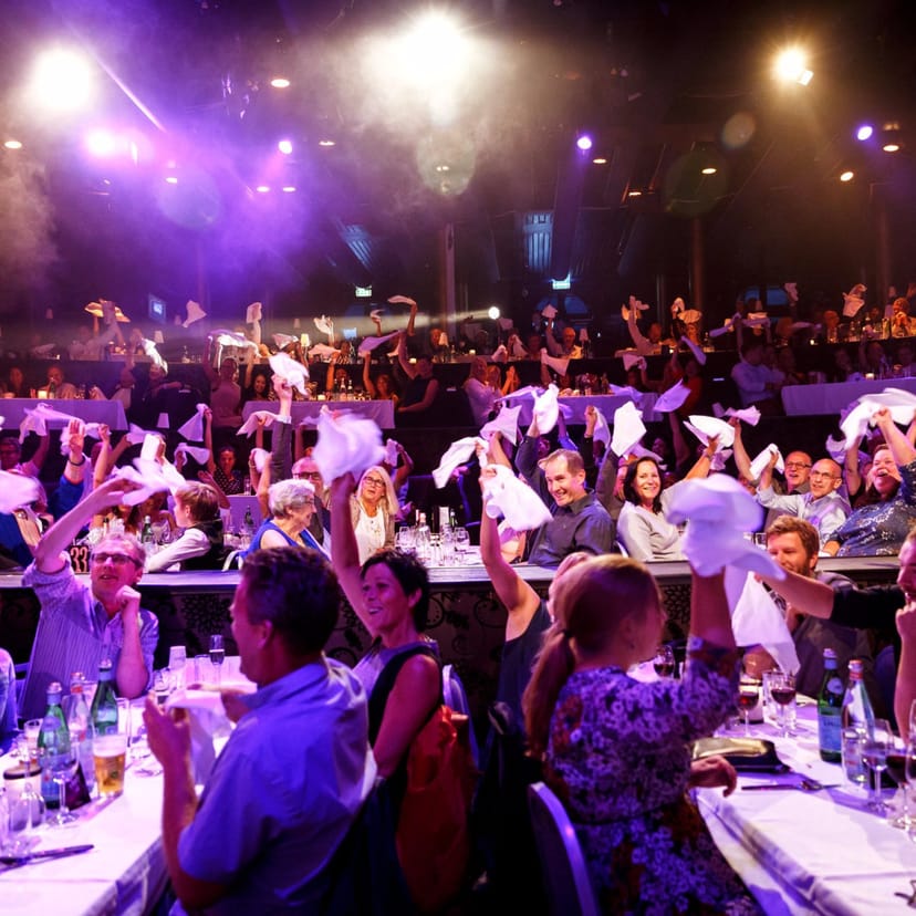Wallmans Oslo gala, guests waving napkins, formal event