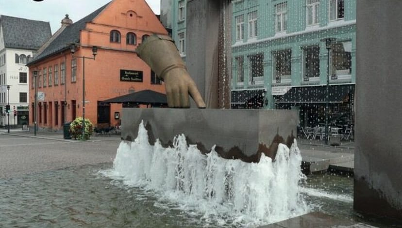 Gamle Raadhus fountain, abstract art, public event, photo op