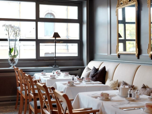 Caroline, Continental Event: Elegant lunch, executive tea, business meeting.