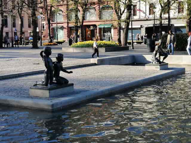 Outdoor fountain sculptures, event venue, ceremony backdrop