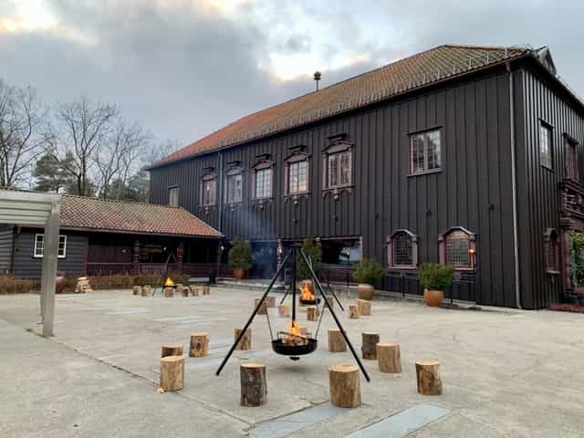 Bålkos log seating, corporate retreat venue